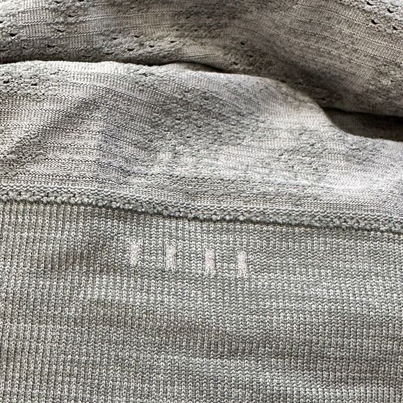 Lululemon Breeze By Muscle Tank Polar Spots Titanium sleeveless gray Size 10 - Picture 4 of 9